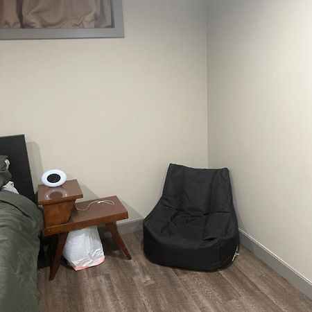 Spacious Room & Living Area In Nw! YYC Esterno foto