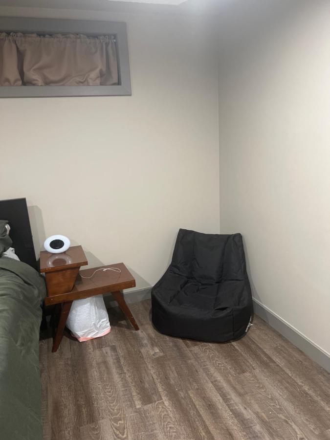 Spacious Room & Living Area In Nw! YYC Esterno foto